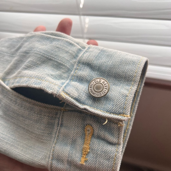 Old Navy Classic Light Wash Jean Jacket - Picture 4 of 5